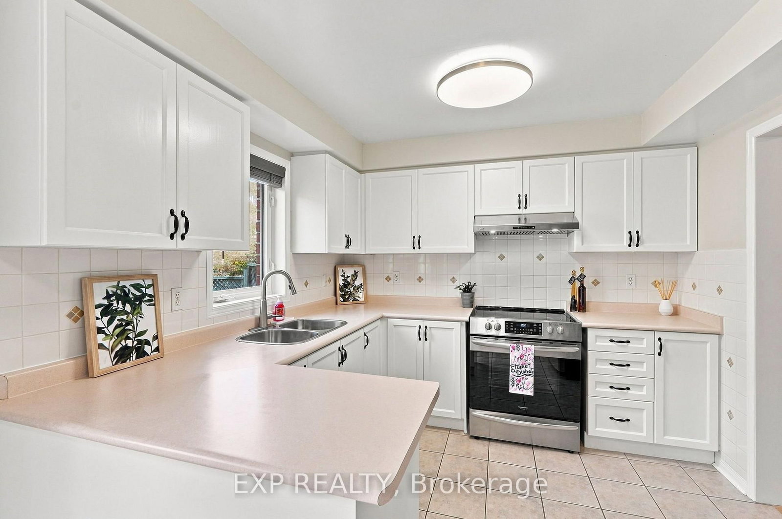 179 Sassafras Circle • Vaughan, ON photo 7