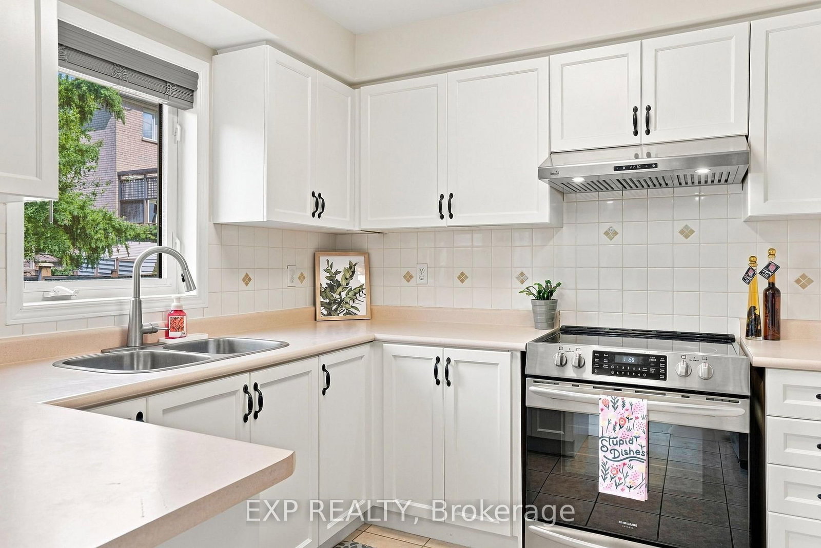 179 Sassafras Circle • Vaughan, ON photo 8