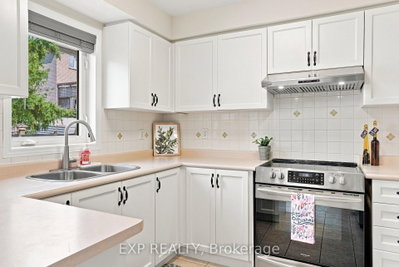 179 Sassafras Circle • Vaughan, ON photo 8