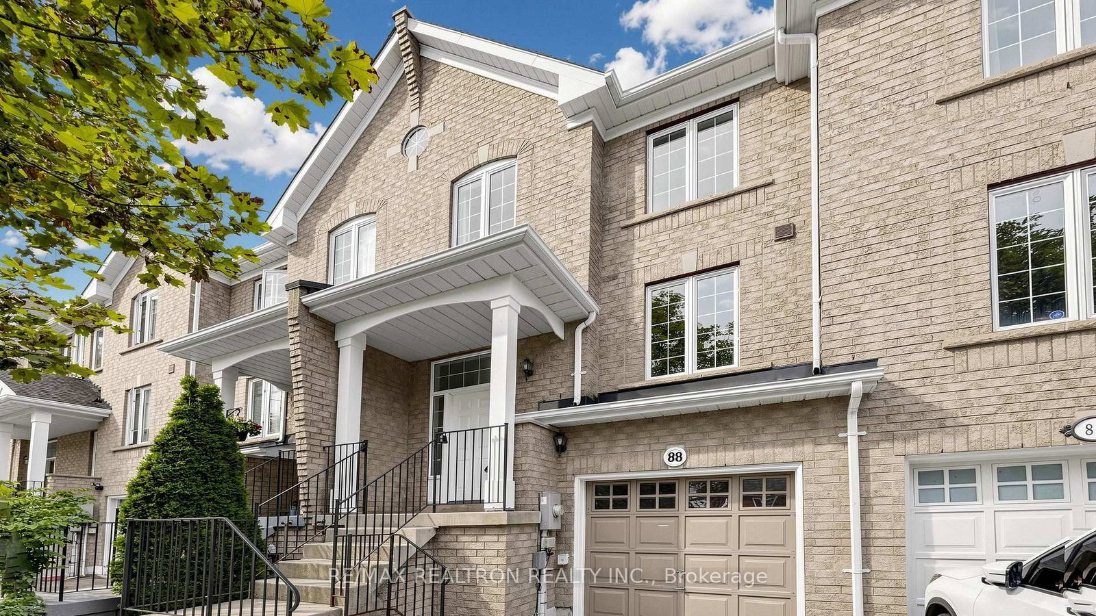 88 Banbrooke Crescent • Newmarket, ON photo 5