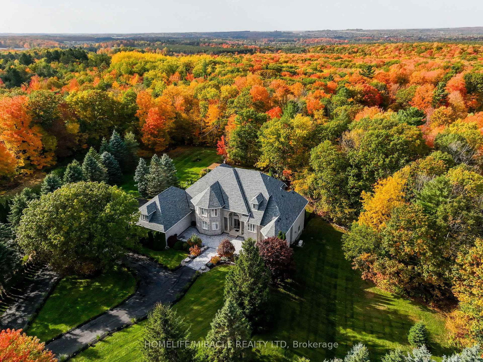 12 Deer Run • Uxbridge, ON photo 3