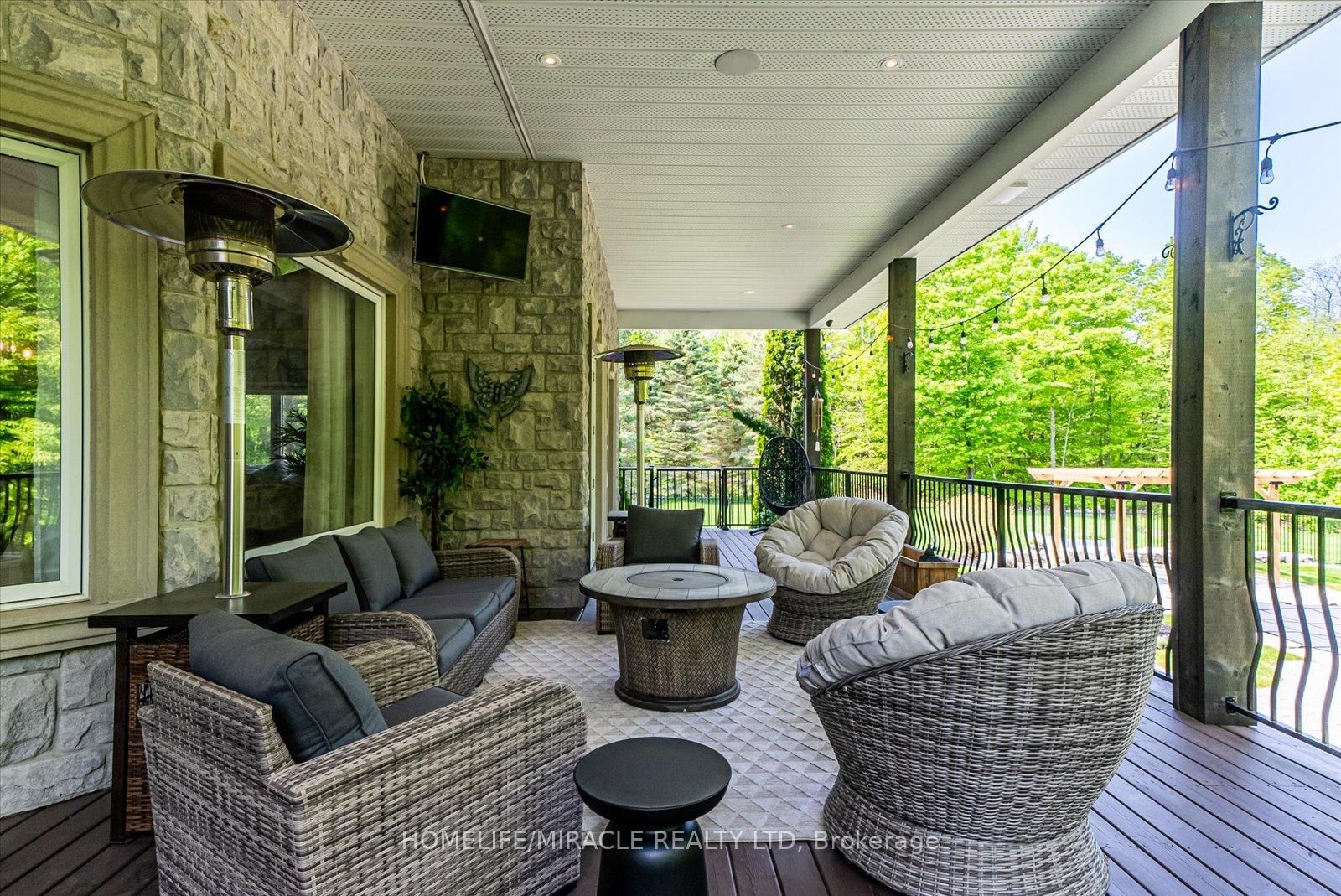 12 Deer Run • Uxbridge, ON photo 5
