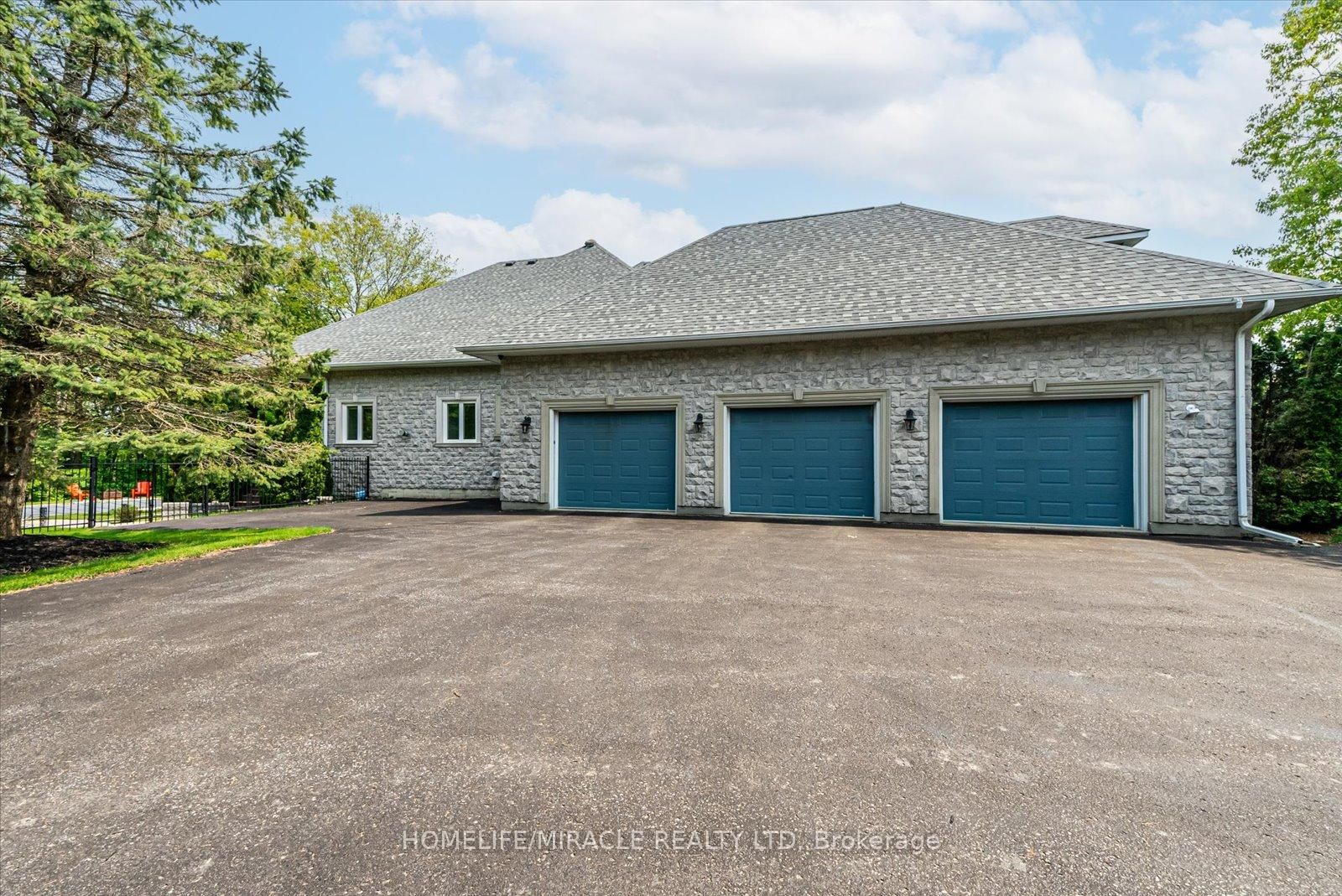 12 Deer Run • Uxbridge, ON photo 13