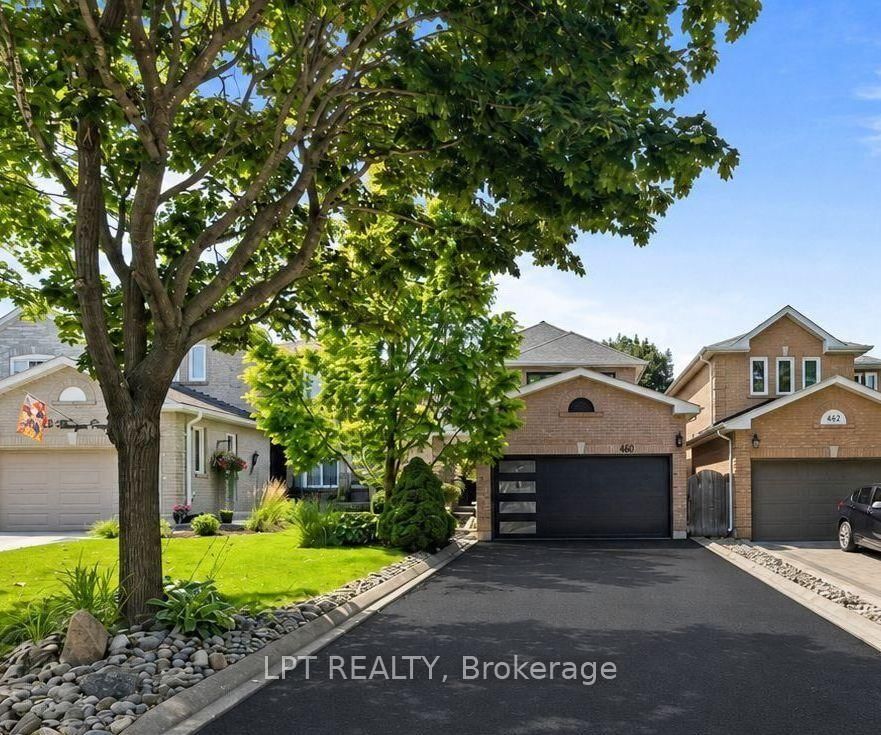416 Flanagan Court • Newmarket, ON photo 1