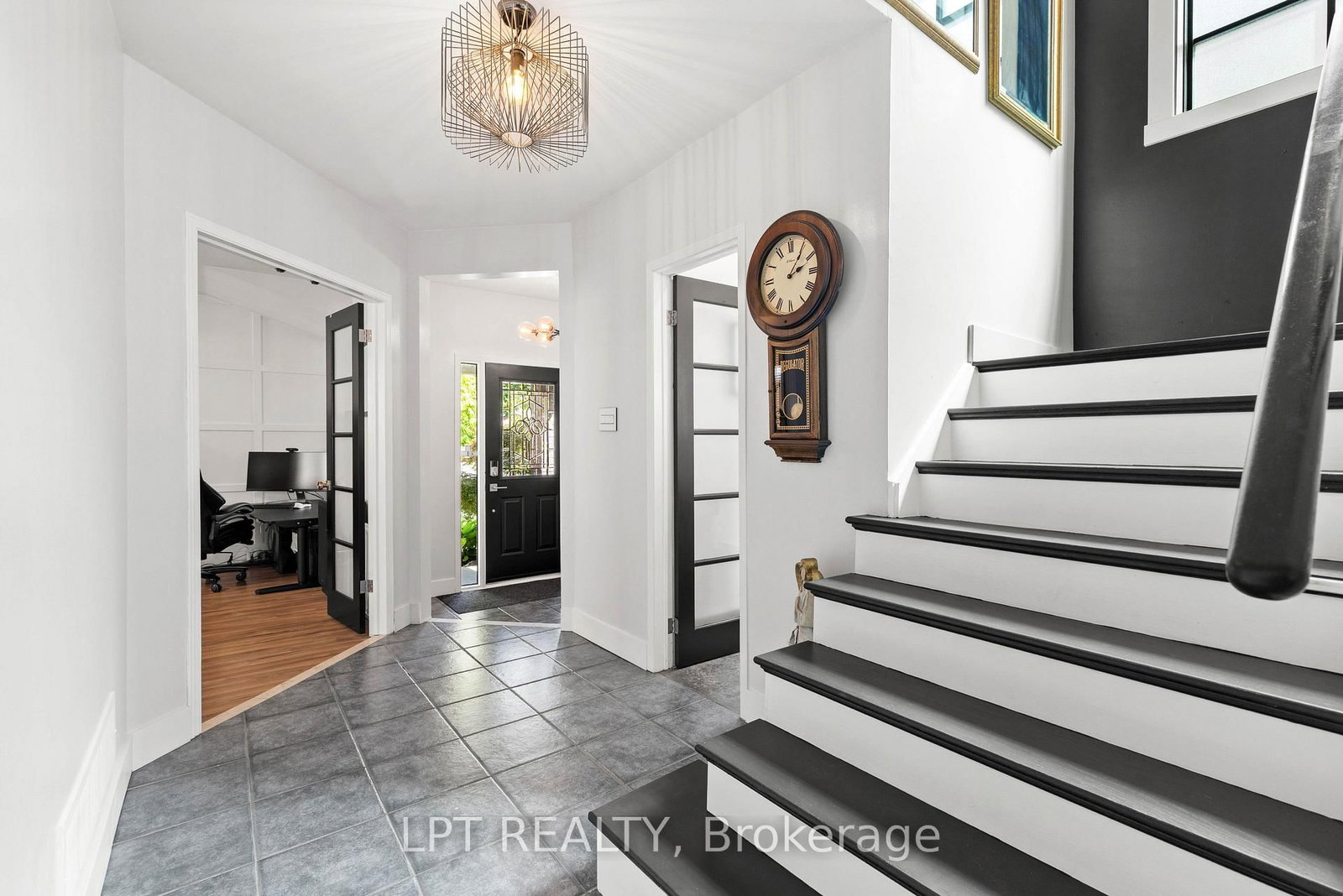416 Flanagan Court • Newmarket, ON photo 10