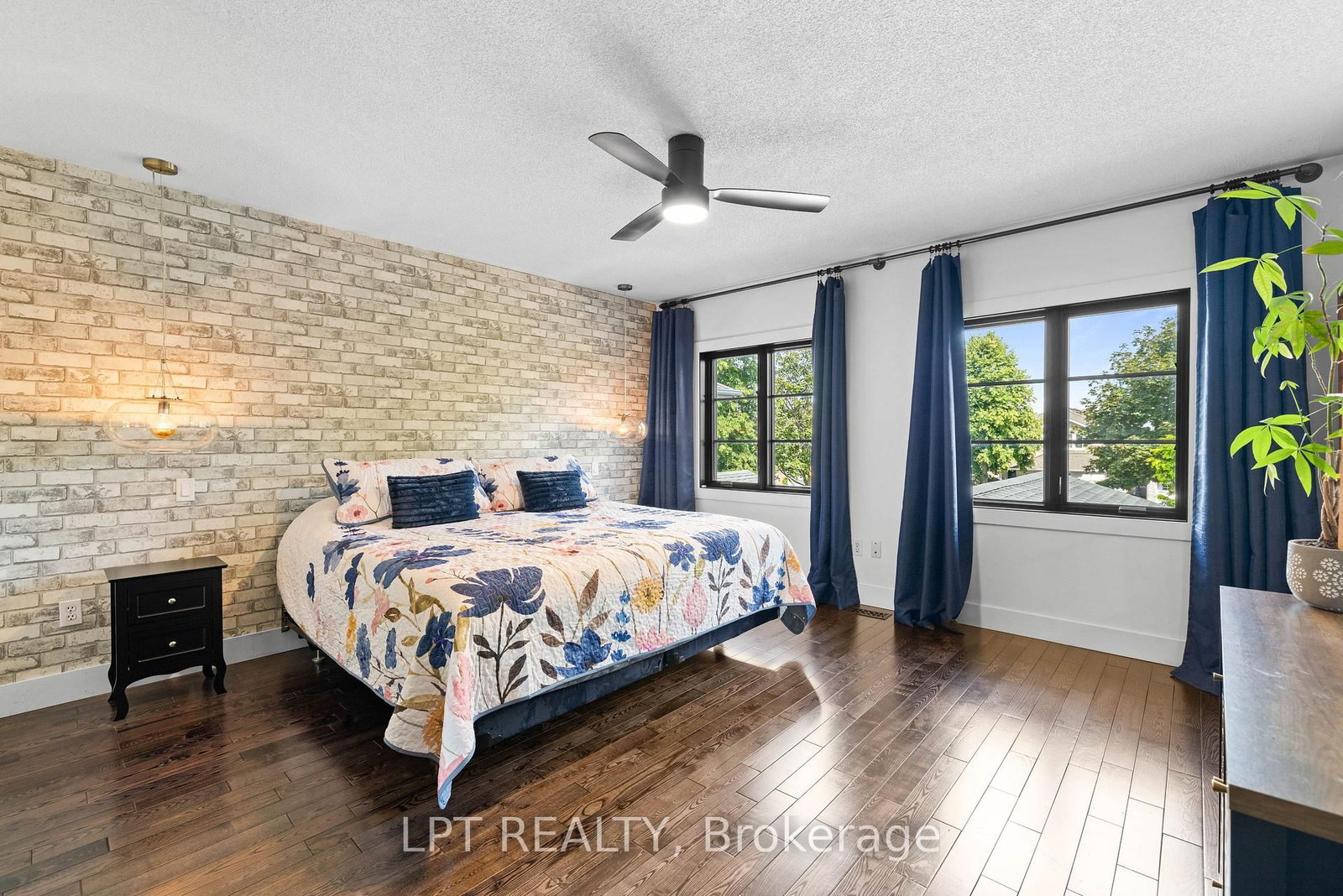 416 Flanagan Court • Newmarket, ON photo 23