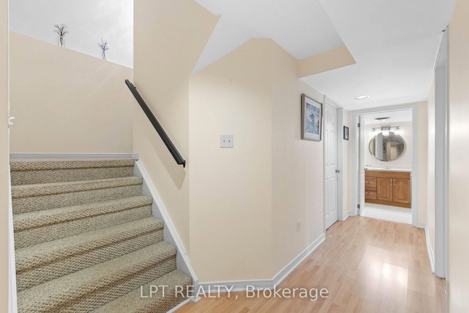 416 Flanagan Court • Newmarket, ON photo 32