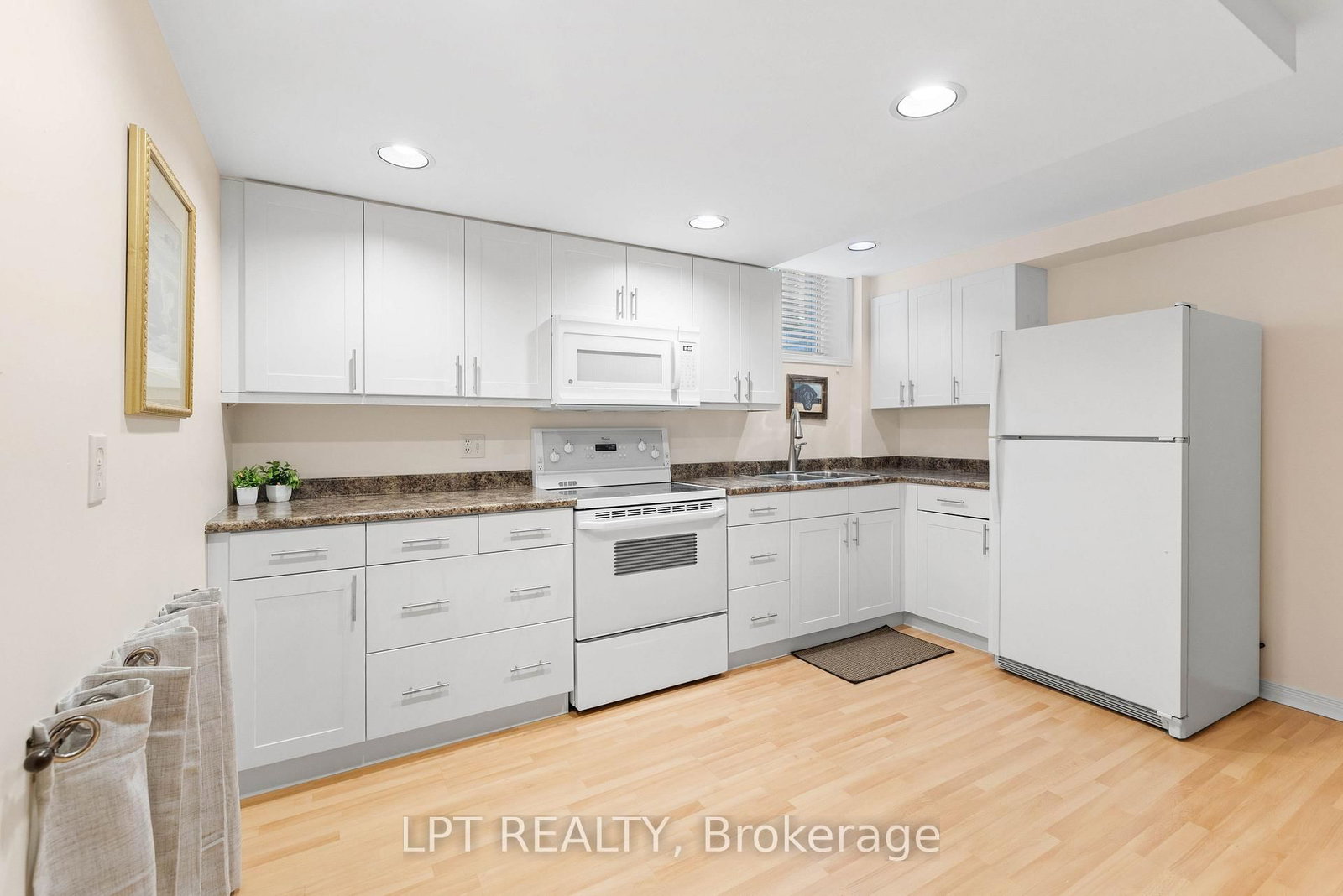 416 Flanagan Court • Newmarket, ON photo 35