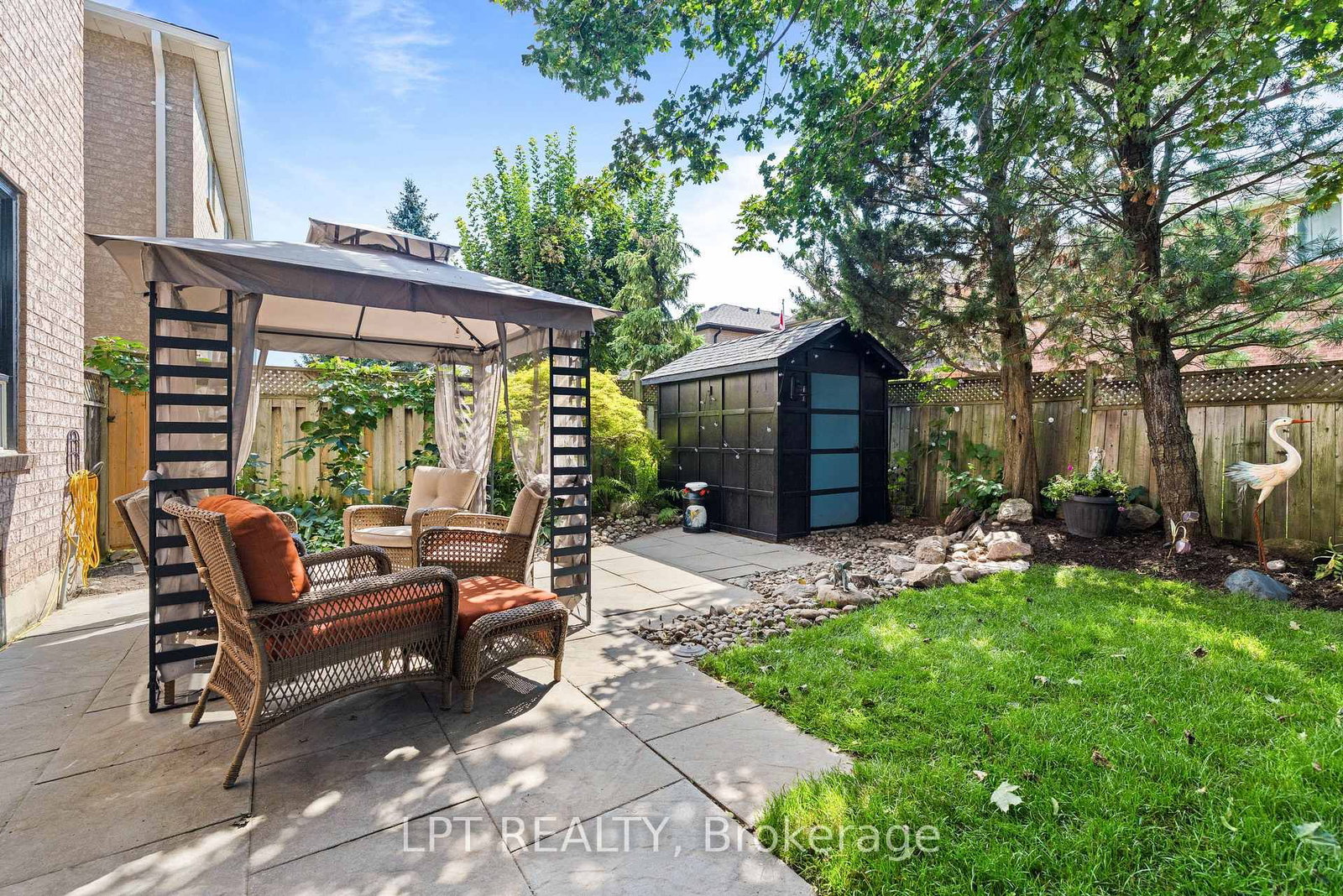 416 Flanagan Court • Newmarket, ON photo 40