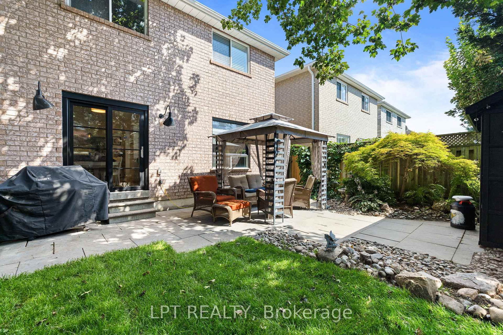 416 Flanagan Court • Newmarket, ON photo 41