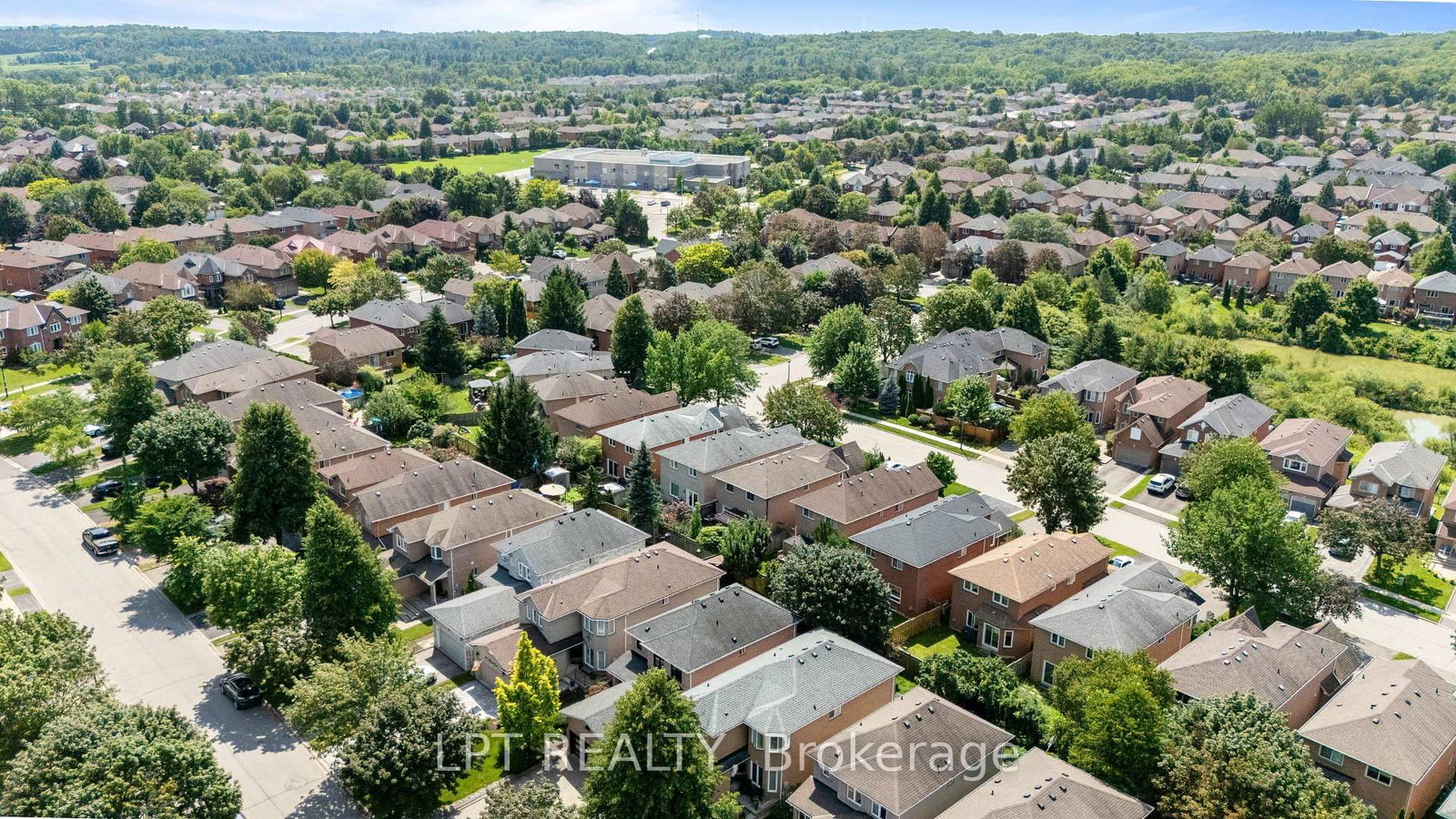 416 Flanagan Court • Newmarket, ON photo 45