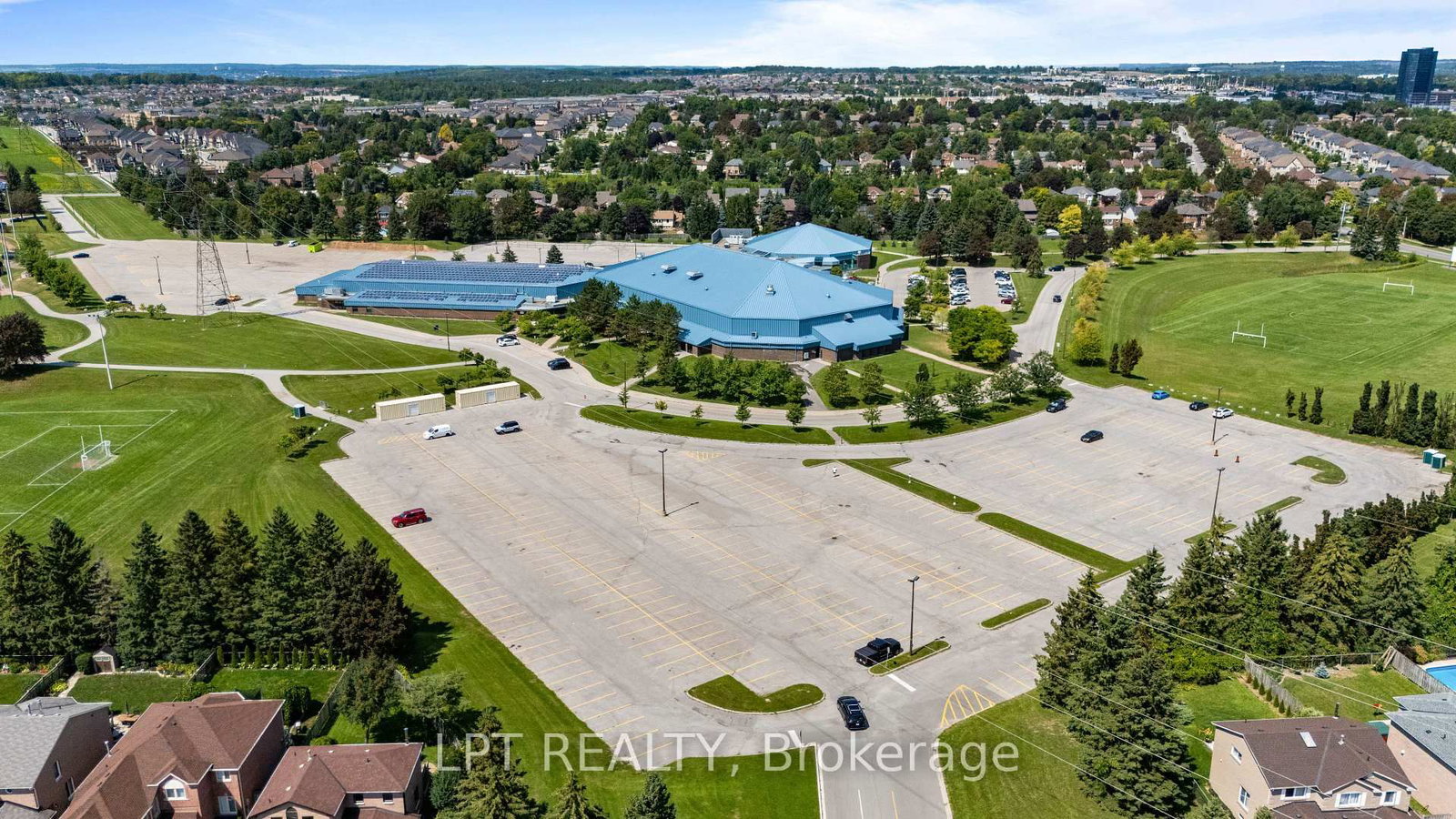416 Flanagan Court • Newmarket, ON photo 48