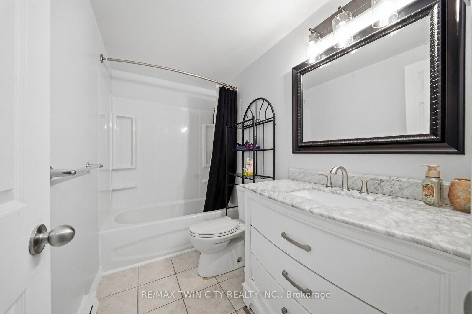 7- 63 Metcalife Metcalfe Crescent • Brantford, ON photo 18