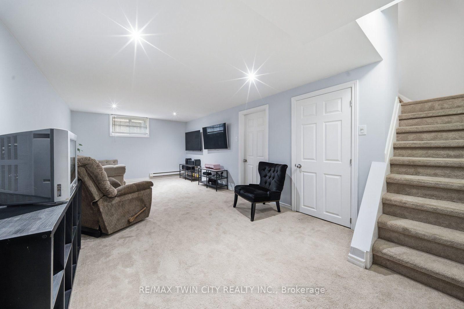 7- 63 Metcalife Metcalfe Crescent • Brantford, ON photo 22
