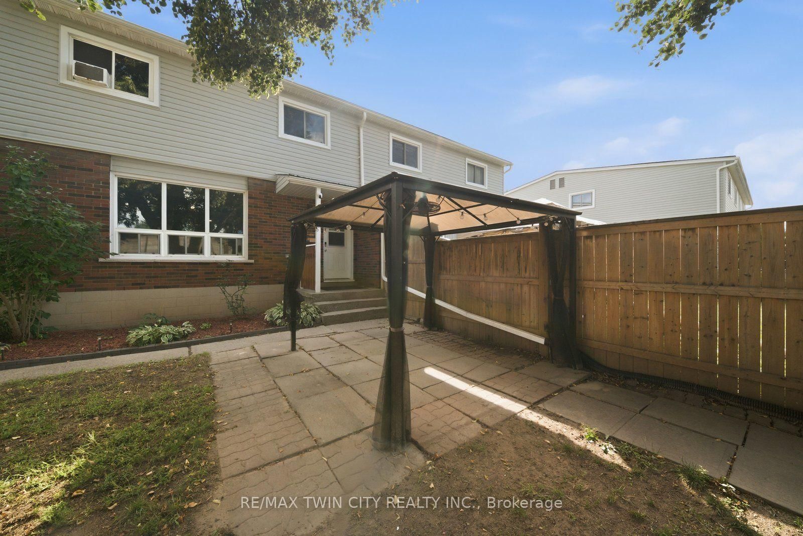 7- 63 Metcalife Metcalfe Crescent • Brantford, ON photo 32