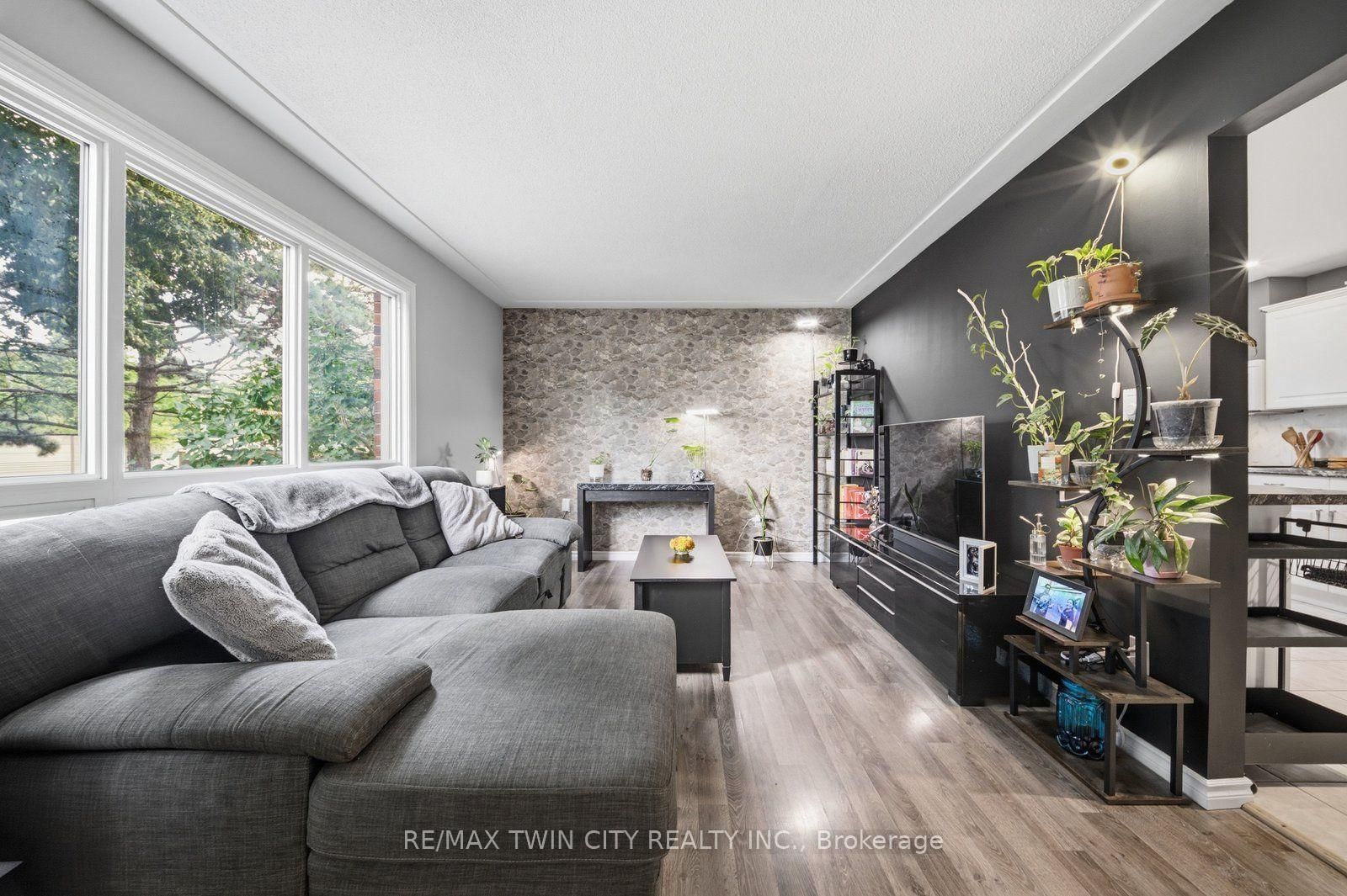 7- 63 Metcalife Metcalfe Crescent • Brantford, ON photo 6