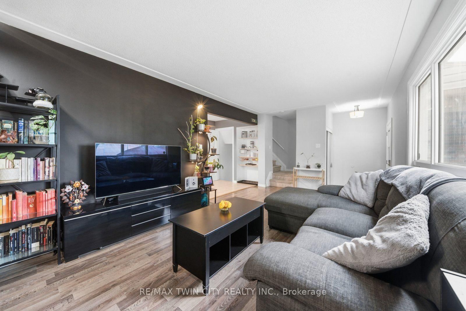7- 63 Metcalife Metcalfe Crescent • Brantford, ON photo 8