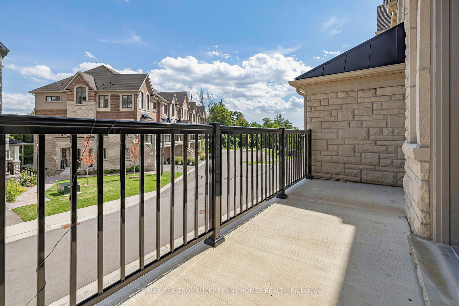 82 West Village Lane • Markham, ON photo 3