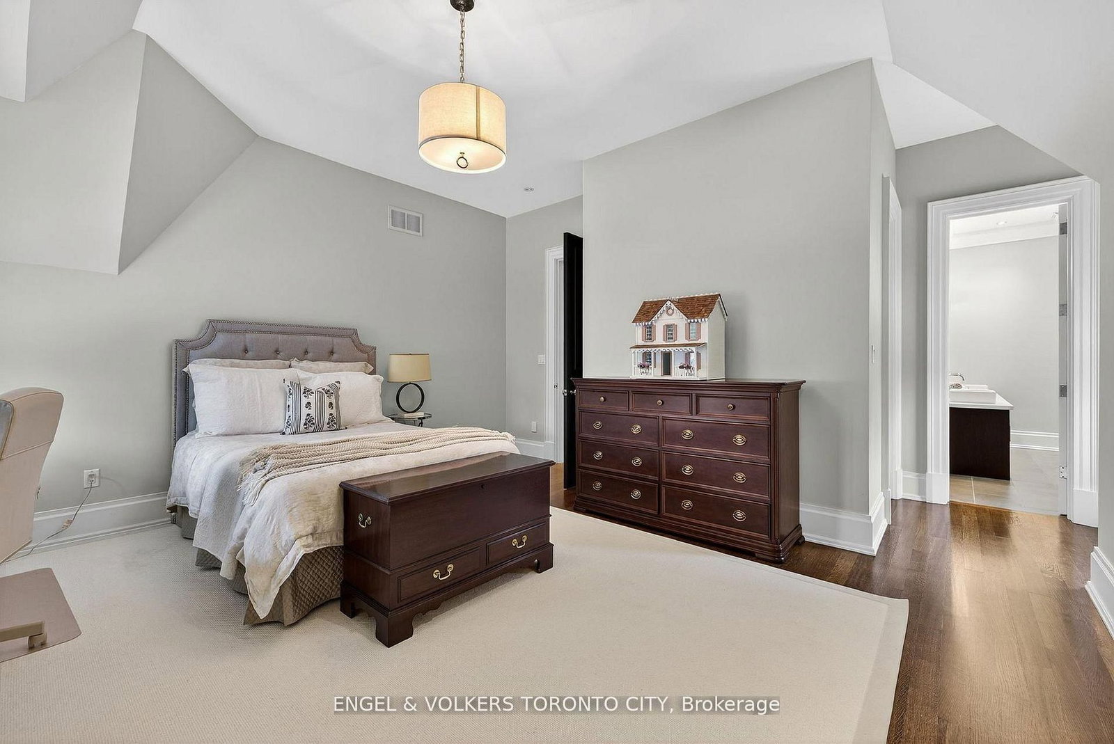 28 Long Hill Drive • Richmond Hill, ON photo 39
