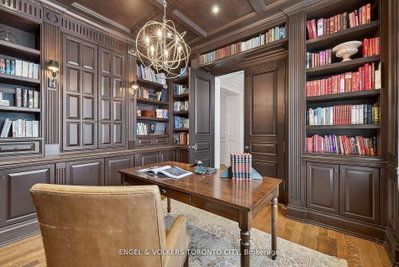 28 Long Hill Drive • Richmond Hill, ON photo 9