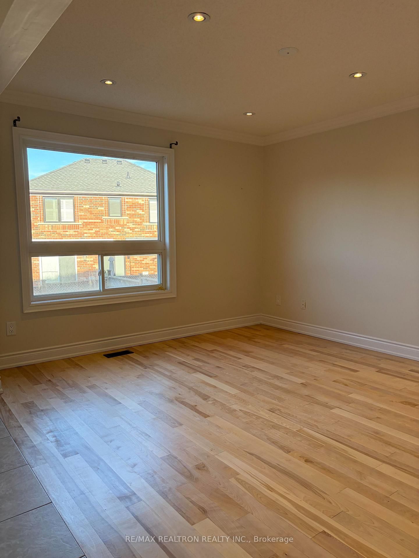 910 Isaac Phillips Way • Newmarket, ON photo 10