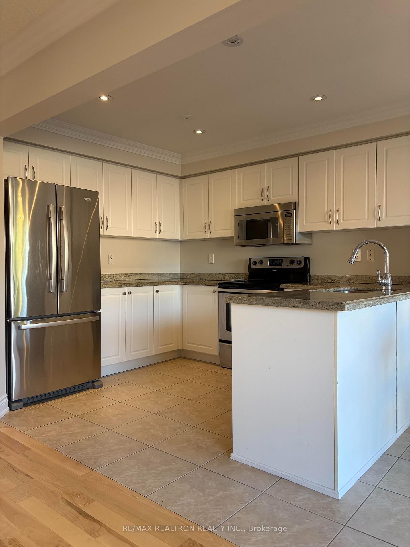 910 Isaac Phillips Way • Newmarket, ON photo 8