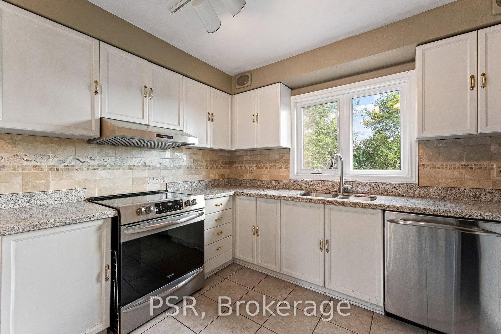 6 Lippincott Court • Richmond Hill, ON photo 10