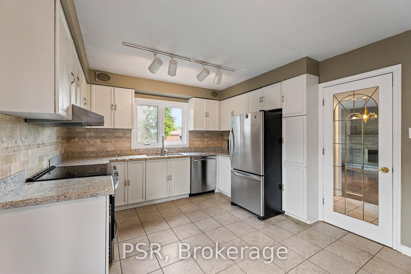 6 Lippincott Court • Richmond Hill, ON photo 11