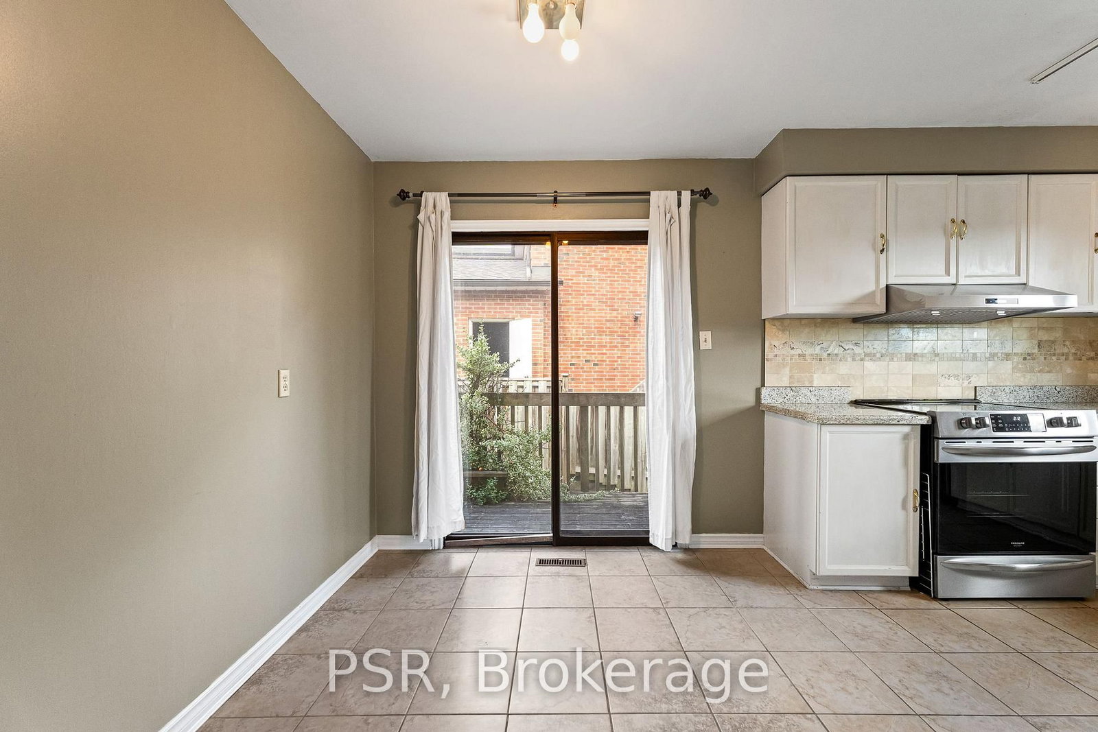 6 Lippincott Court • Richmond Hill, ON photo 12