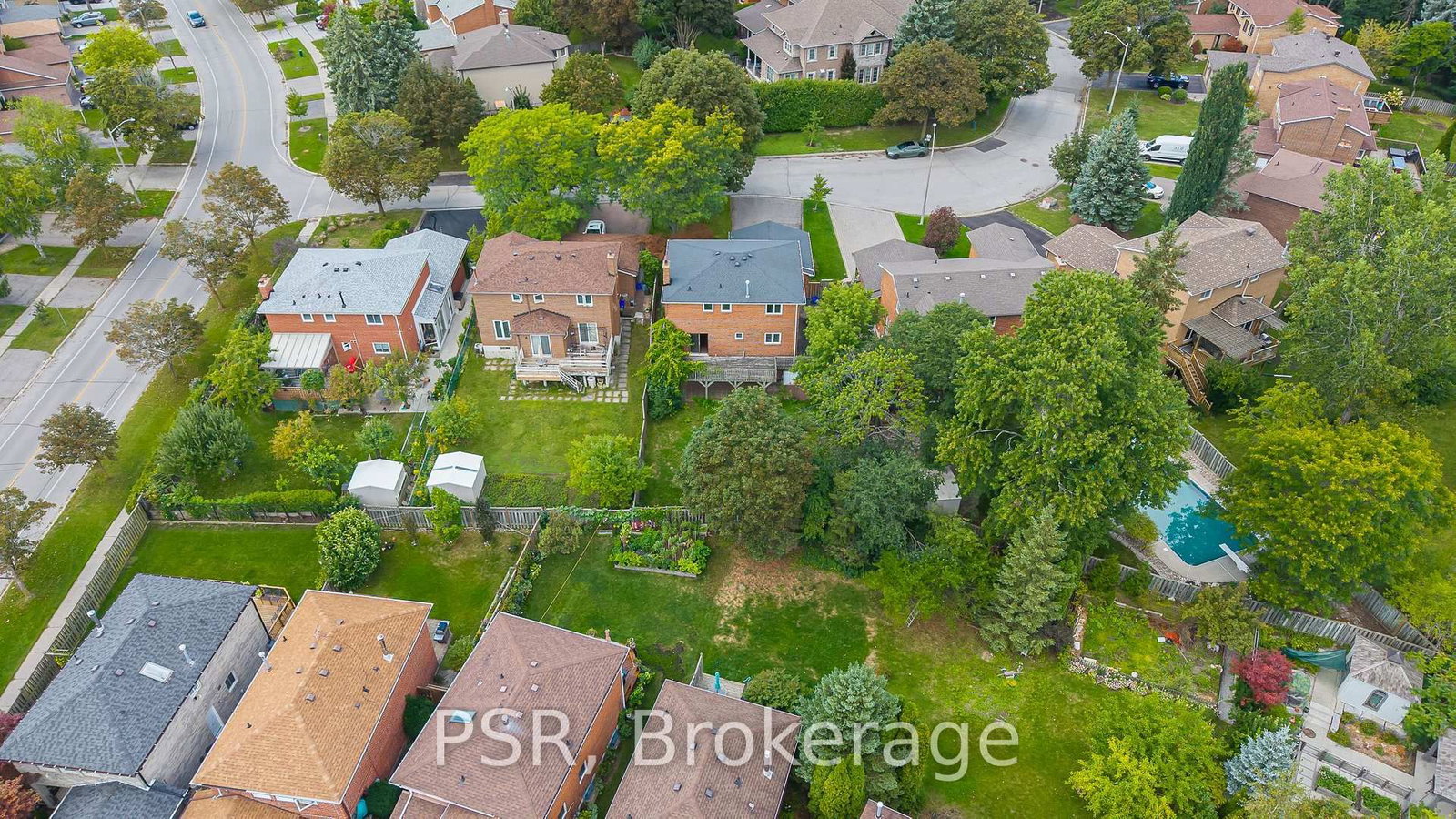 6 Lippincott Court • Richmond Hill, ON photo 43