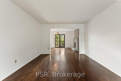6 Lippincott Court • Richmond Hill, ON photo 5