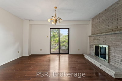 6 Lippincott Court • Richmond Hill, ON photo 8