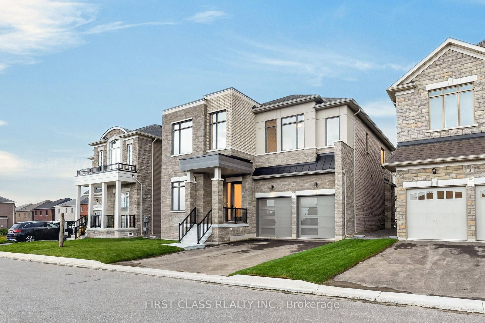 4 Furon Street • Richmond Hill, ON photo 2