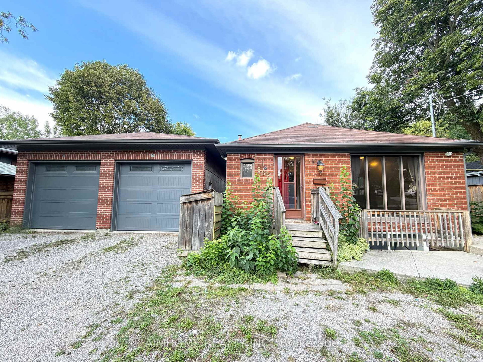 Main - 887 Srigley Street, Newmarket