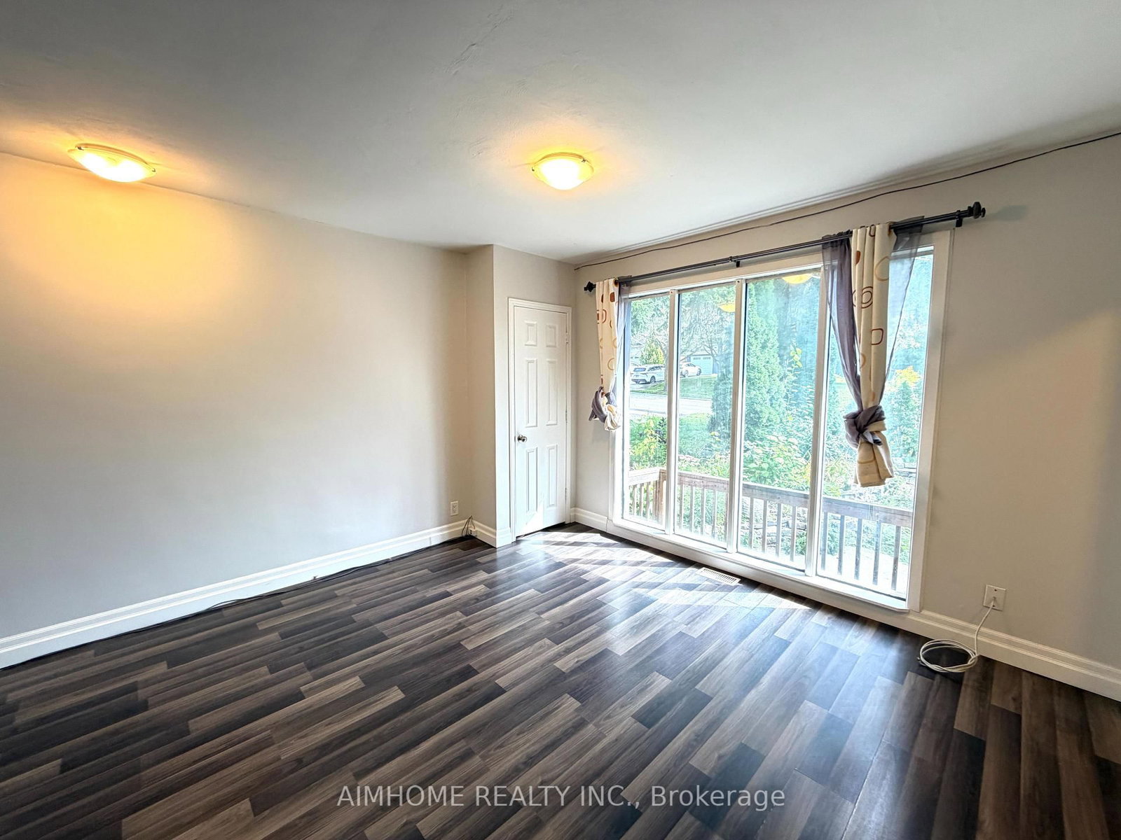 Main - 887 Srigley Street, Newmarket 3