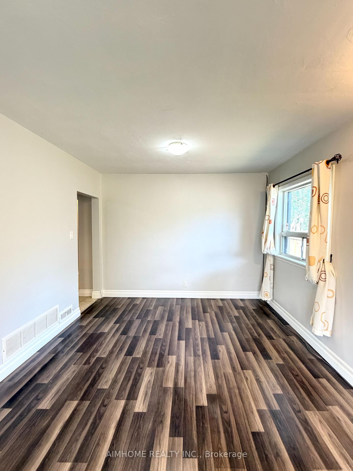Main - 887 Srigley Street, Newmarket 5