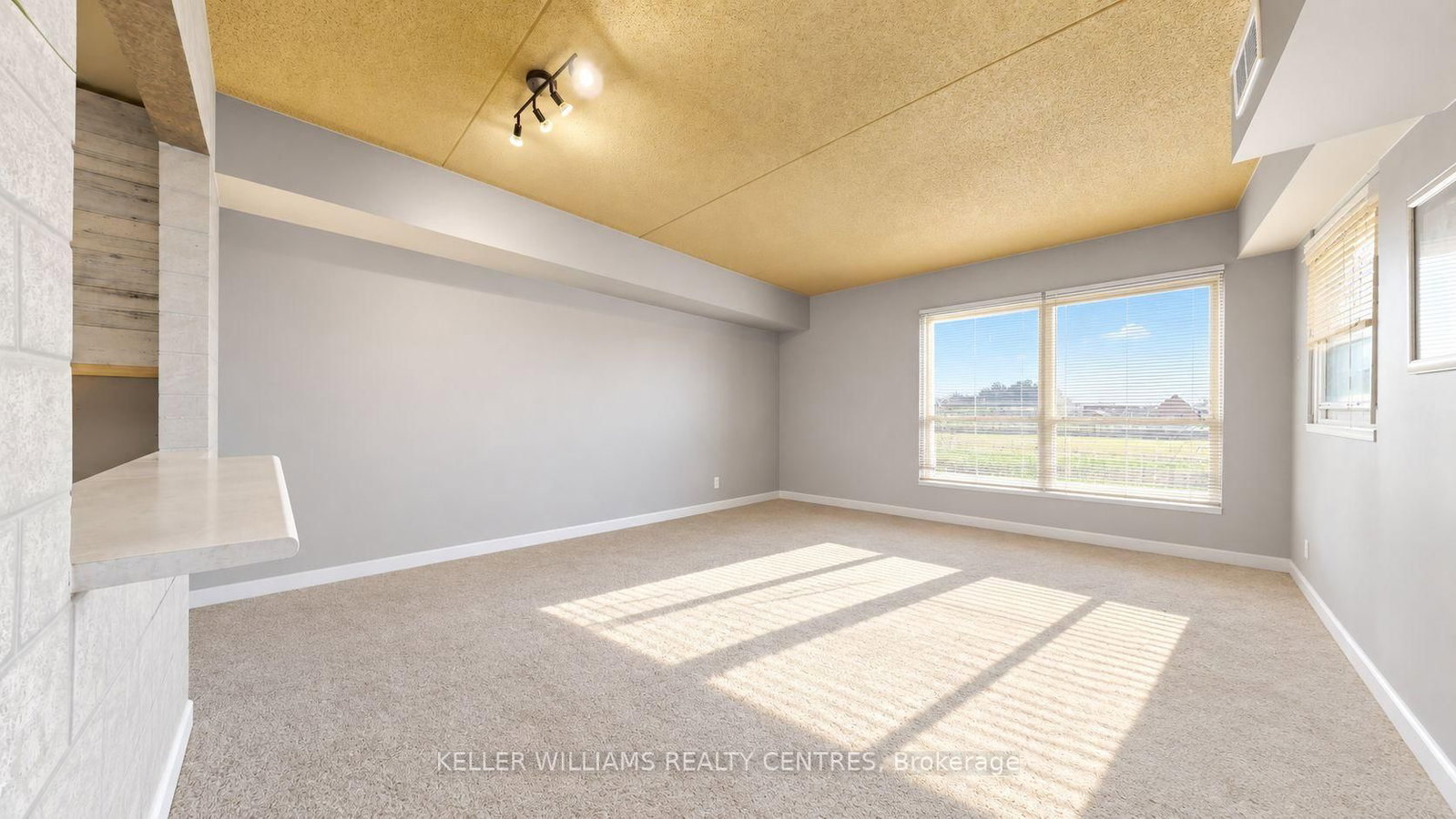 417-160 Wellington St, Aurora, view 11
