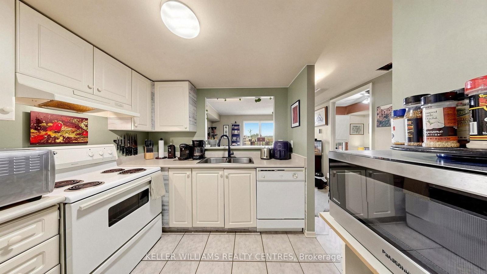 417-160 Wellington St, Aurora, view 17