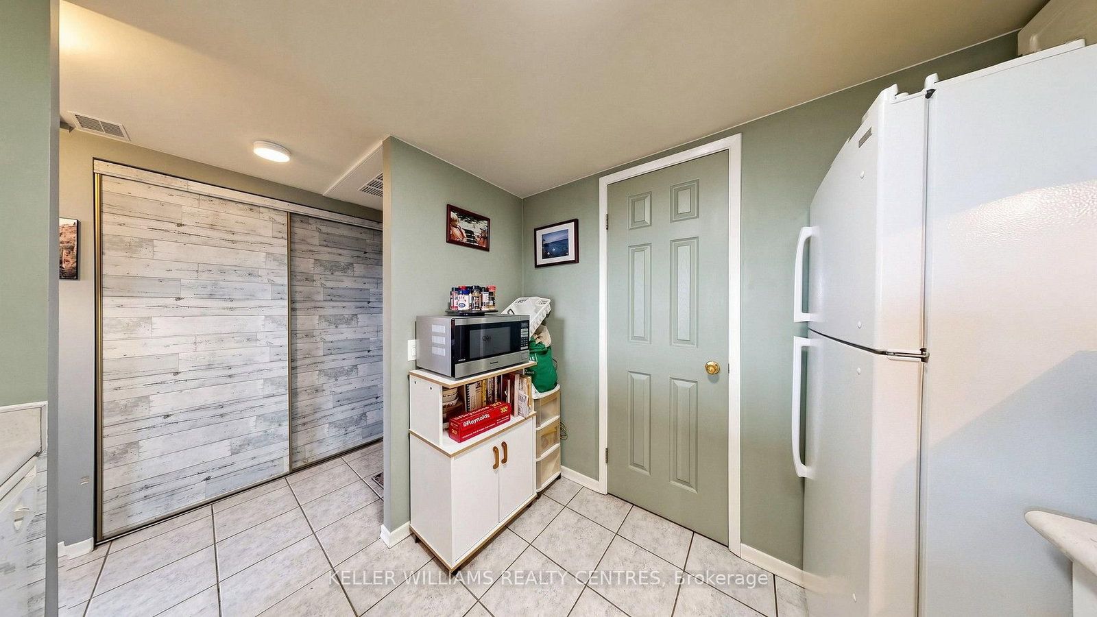417-160 Wellington St, Aurora, view 20