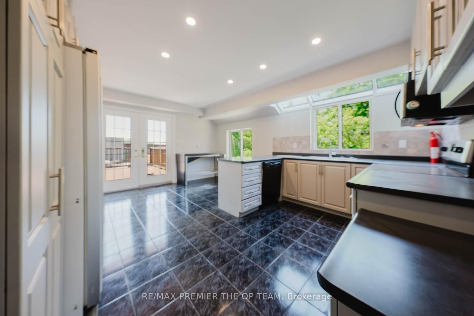 7930 Kipling Avenue • Vaughan, ON photo 19