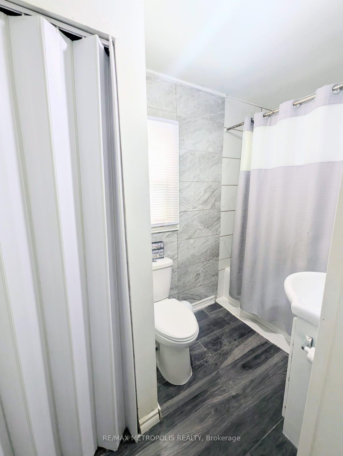 28 & 30 Thompson Drive • Georgina, ON photo 11