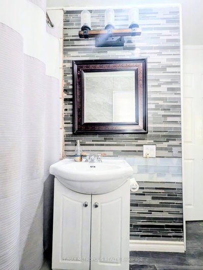 28 & 30 Thompson Drive • Georgina, ON photo 3