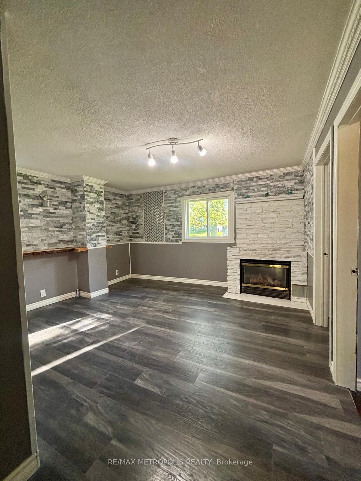 28 & 30 Thompson Drive • Georgina, ON photo 8