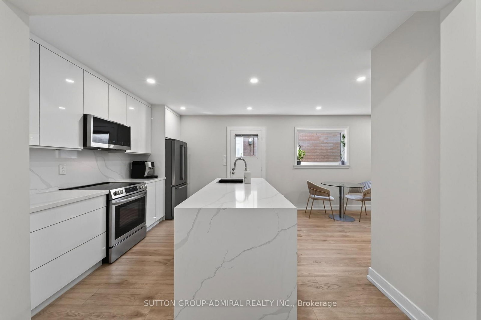 770 Pam Crescent • Newmarket, ON photo 4