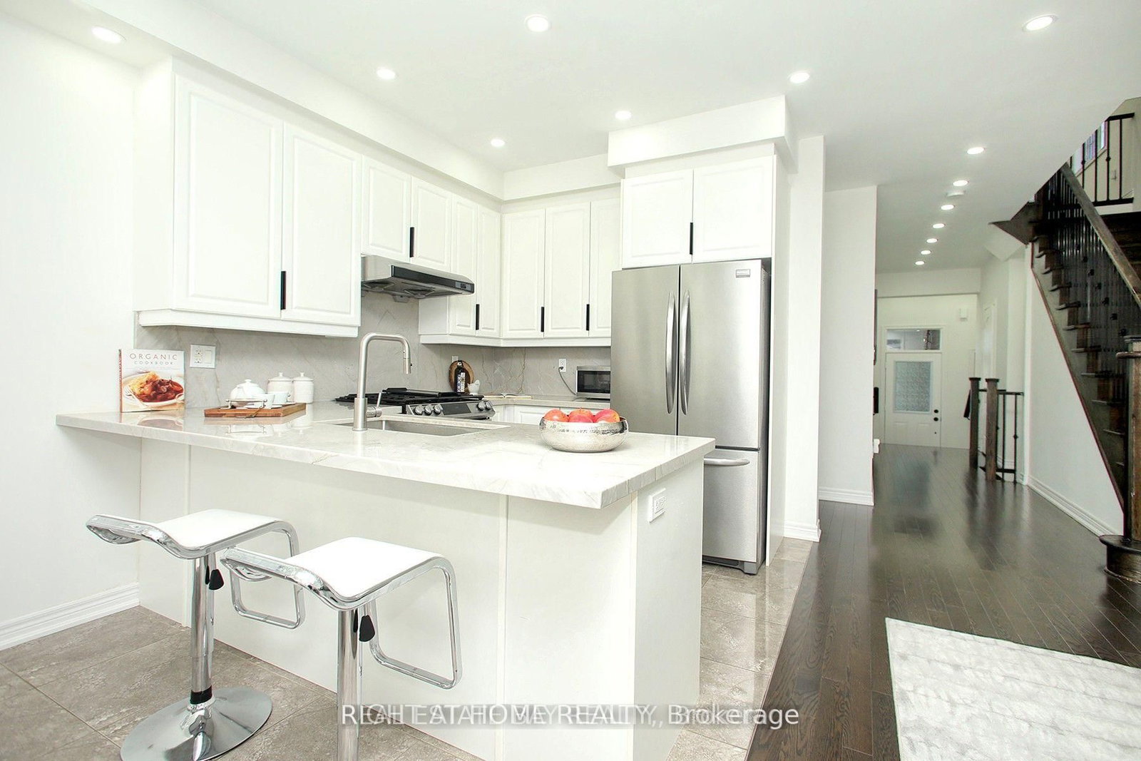 25 Sibella Way • Vaughan, ON photo 8