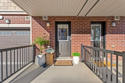 134 Covington Crescent • Whitchurch-Stouffville, ON photo 4