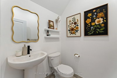 134 Covington Crescent • Whitchurch-Stouffville, ON photo 9