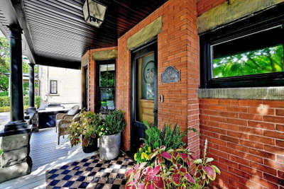 58 Tyler Street • Aurora, ON photo 5