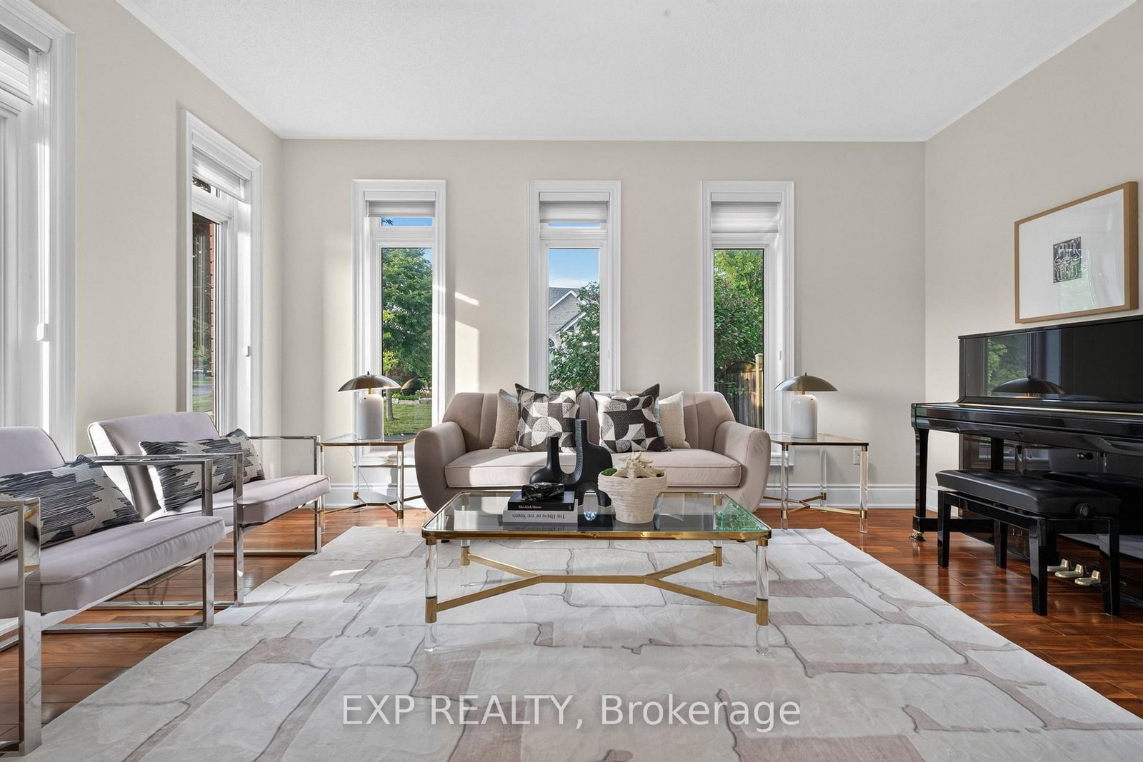 735 Foxcroft Boulevard • Newmarket, ON photo 3