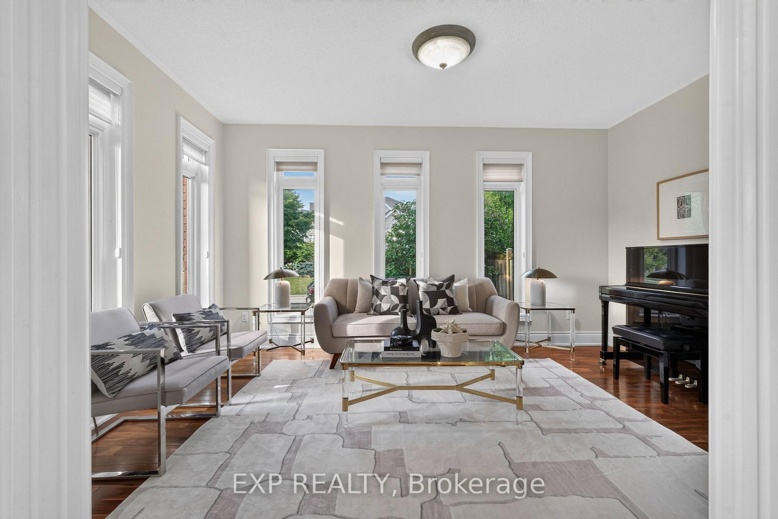 735 Foxcroft Boulevard • Newmarket, ON photo 4